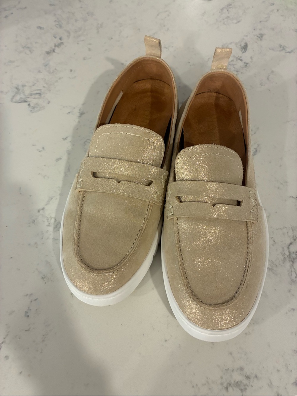 Women’s Vionic sz6.5 Metallic Nubuck Slip-On Loafer